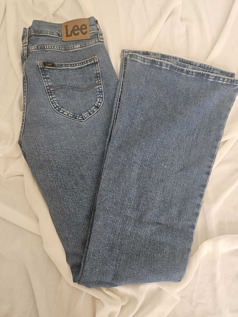 Lee Women's Legendary Mid Rise Flare Jean, Elevated Retro, 8 Long
